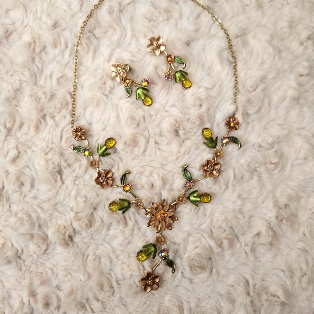 Necklace and earrings set